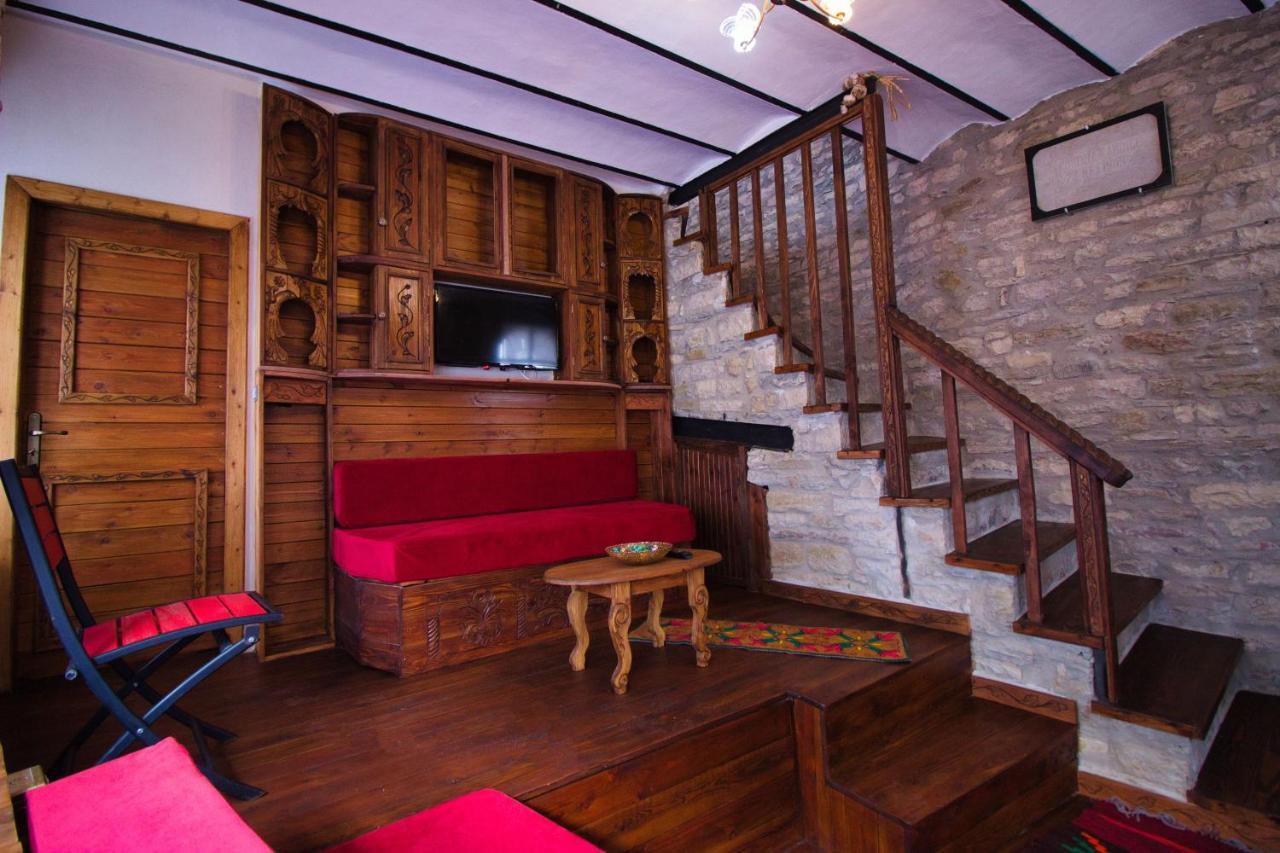 Duplex Apartment Kandile จีโรคาสเตอร์ ภายนอก รูปภาพ