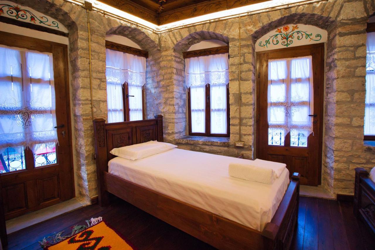 Duplex Apartment Kandile จีโรคาสเตอร์ ภายนอก รูปภาพ