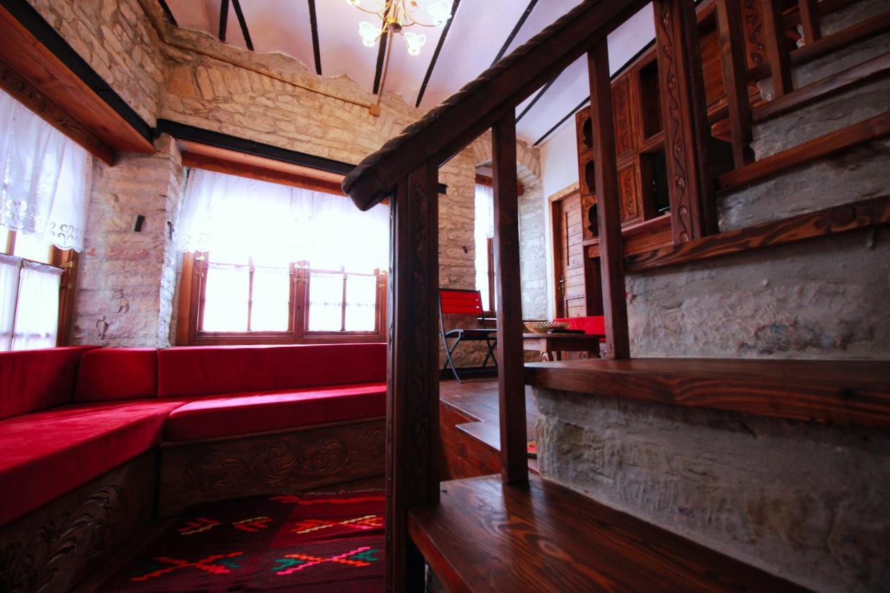 Duplex Apartment Kandile จีโรคาสเตอร์ ภายนอก รูปภาพ